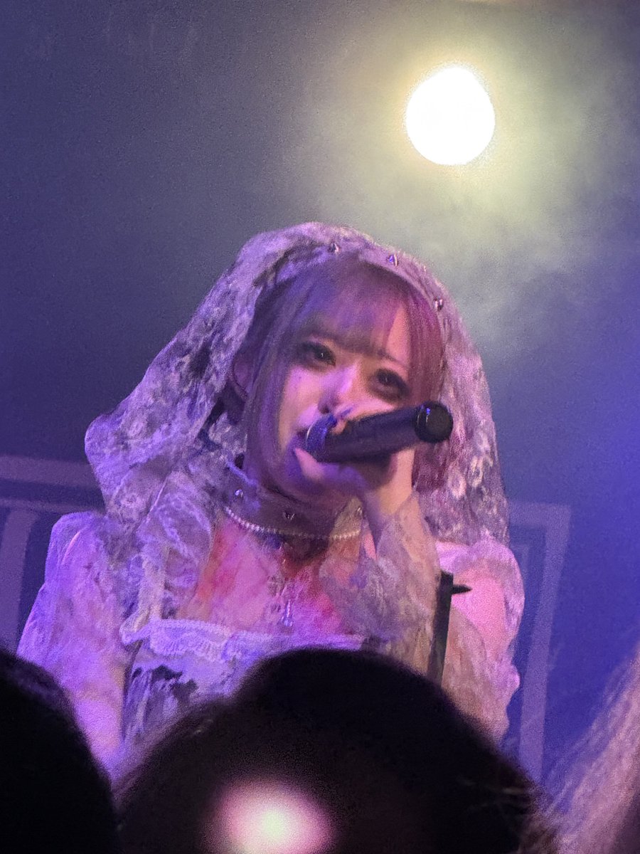 labyrinth_rose's tweet photo. 2025年12月28日(日)@渋谷チェルシーホテル

混沌少女 卒業単独公演
『遺書-混沌少女万歳。-』

＊最期に素晴らしい景色をありがとございました🙏
そして今日少しでも関わってくれた方々ありがとでした。

＊自分への宝物増えました🙂‍↔️
お疲れ様でした♪

 #混沌少女卒業単独公演遺書
＃混沌少女 https://t.co/V3MmKkJbjB