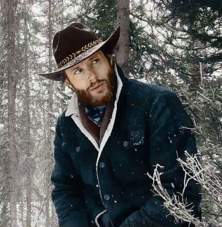 Dean_S_Natural's tweet photo. Кто то успел уже поставить Елку? Или отложим эту затею до следующего Нового Года? https://t.co/Xy6msoGvZZ