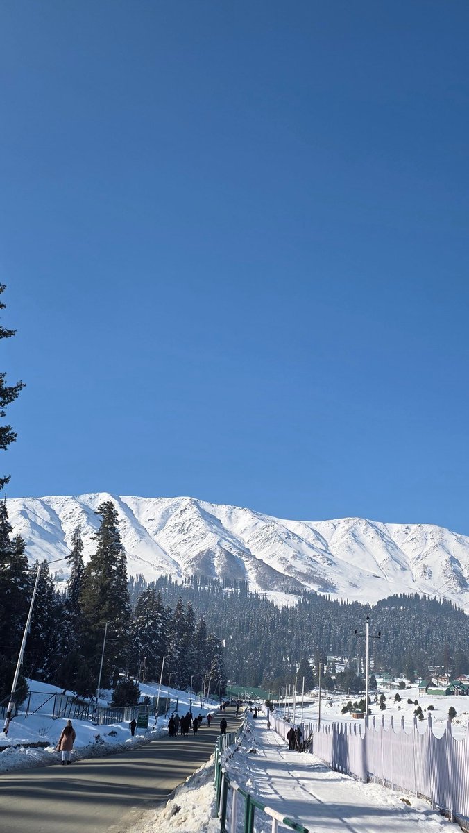 RatherR55899's tweet photo. Beauty of gulmarg kashmir https://t.co/ONPAlRzYh4