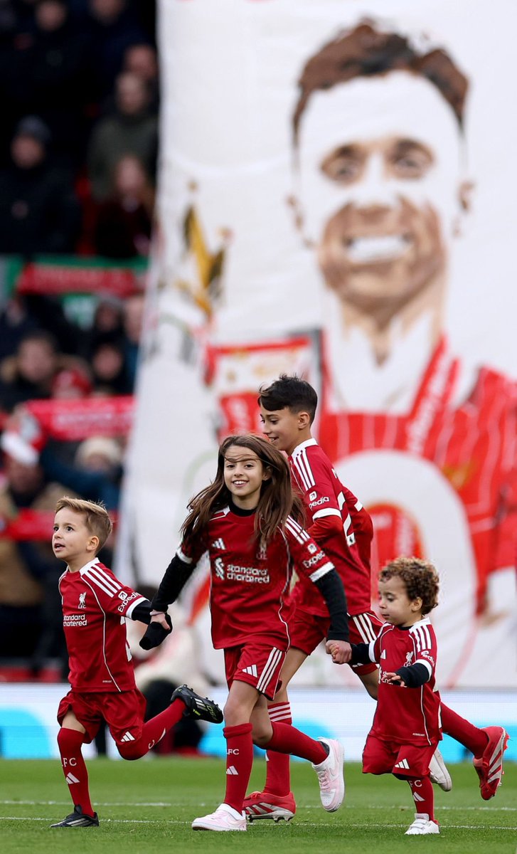 LFC Pics (@b0lfc) on Twitter photo 