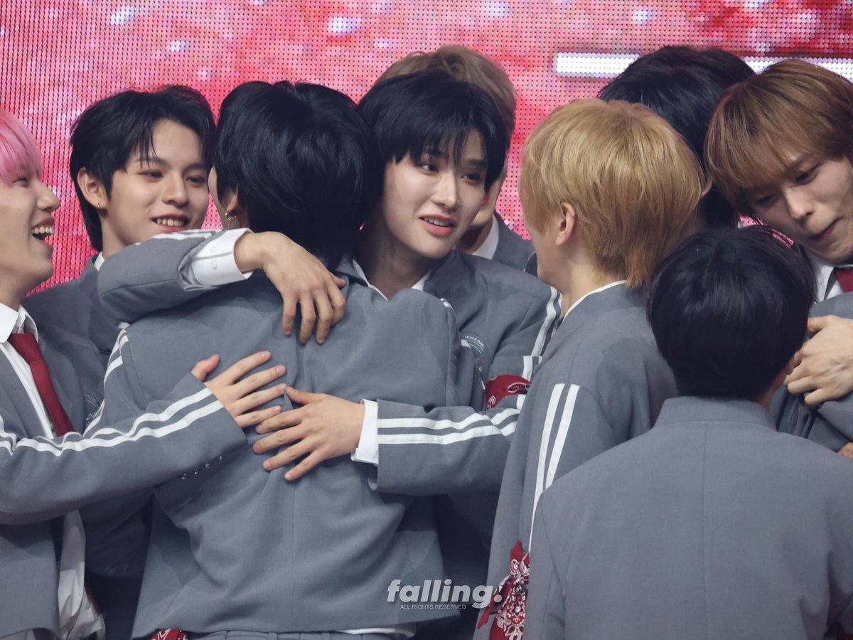 𝓯𝓪𝓵𝓵𝓲𝓷𝓰 tweet media