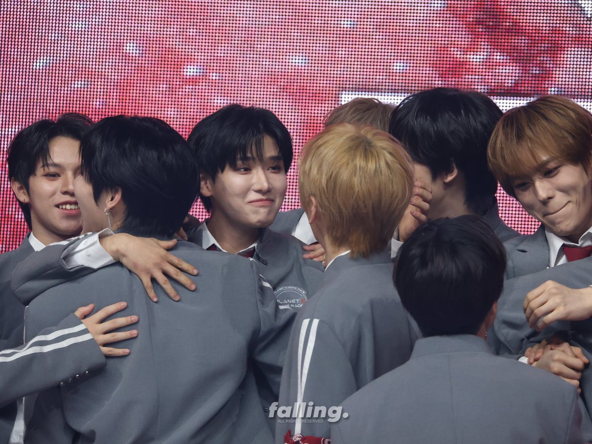 𝓯𝓪𝓵𝓵𝓲𝓷𝓰 tweet media