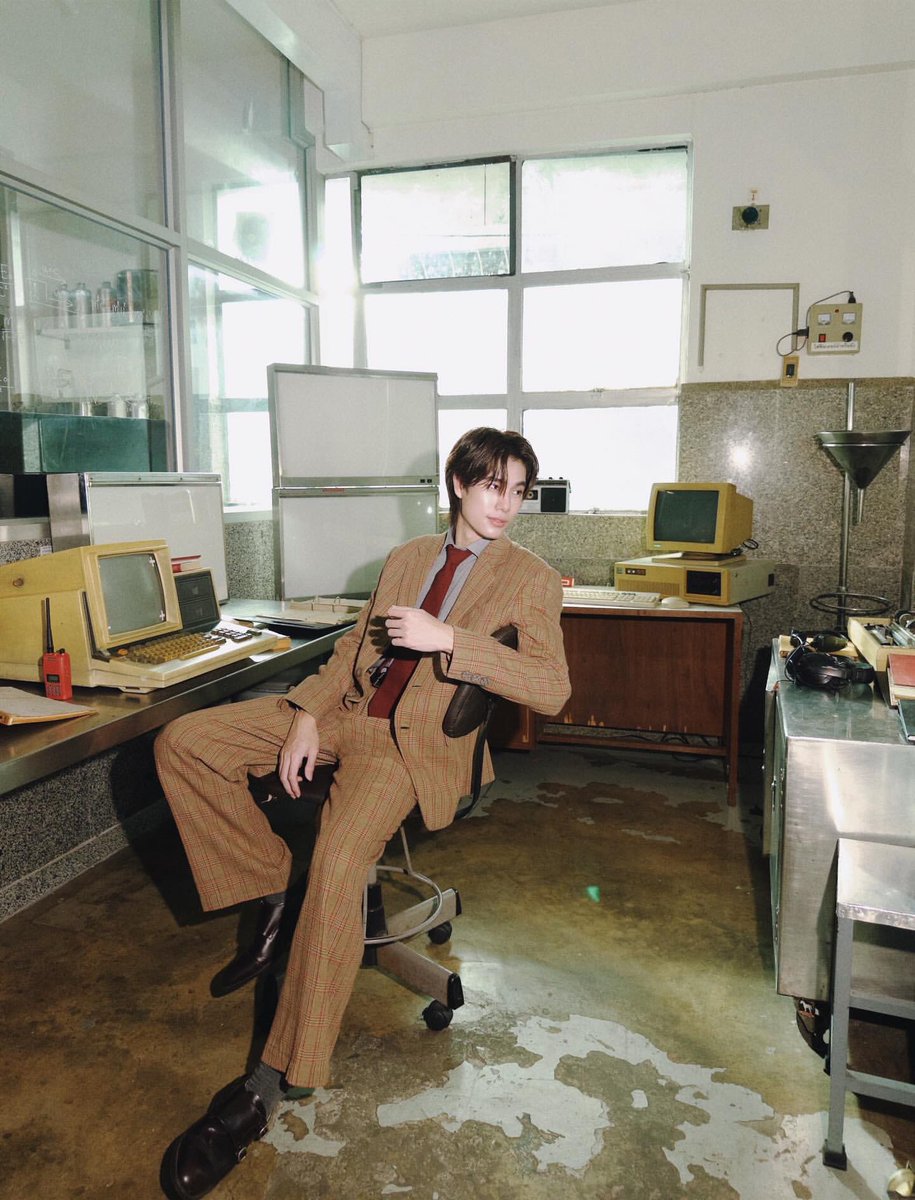 PhuwinOfficial's tweet image. หล่อมากกก 😍

IG : _kilbill

❥@phuwintang🍯

#Loveseyeview_MV 
#phuwintang