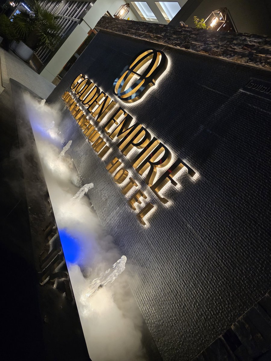 ThecornerKnight's tweet image. ค่ำคืนที่แสนดื่มดั่ม กับเสียงคราง เอ้ย ! เสียงเพลง 🥂