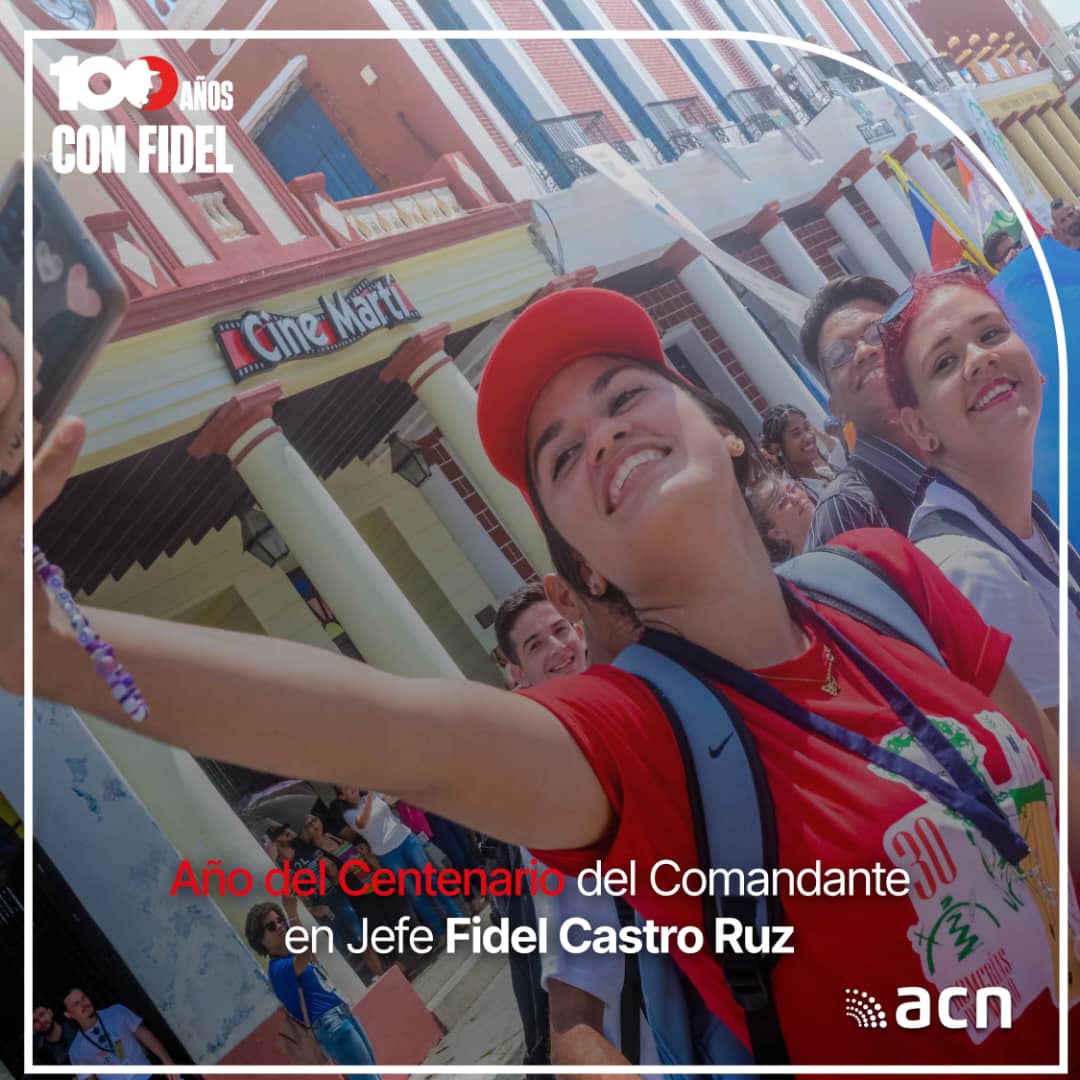 Si hoy somos un #UnPuebloEnRevolución 🇨🇺 es porque Fidel nos enseñó siempre a construir nuestro propio destino con el vigor, la intrepidez y las energías de los jóvenes❤️💪. 
#100AñosConFidel