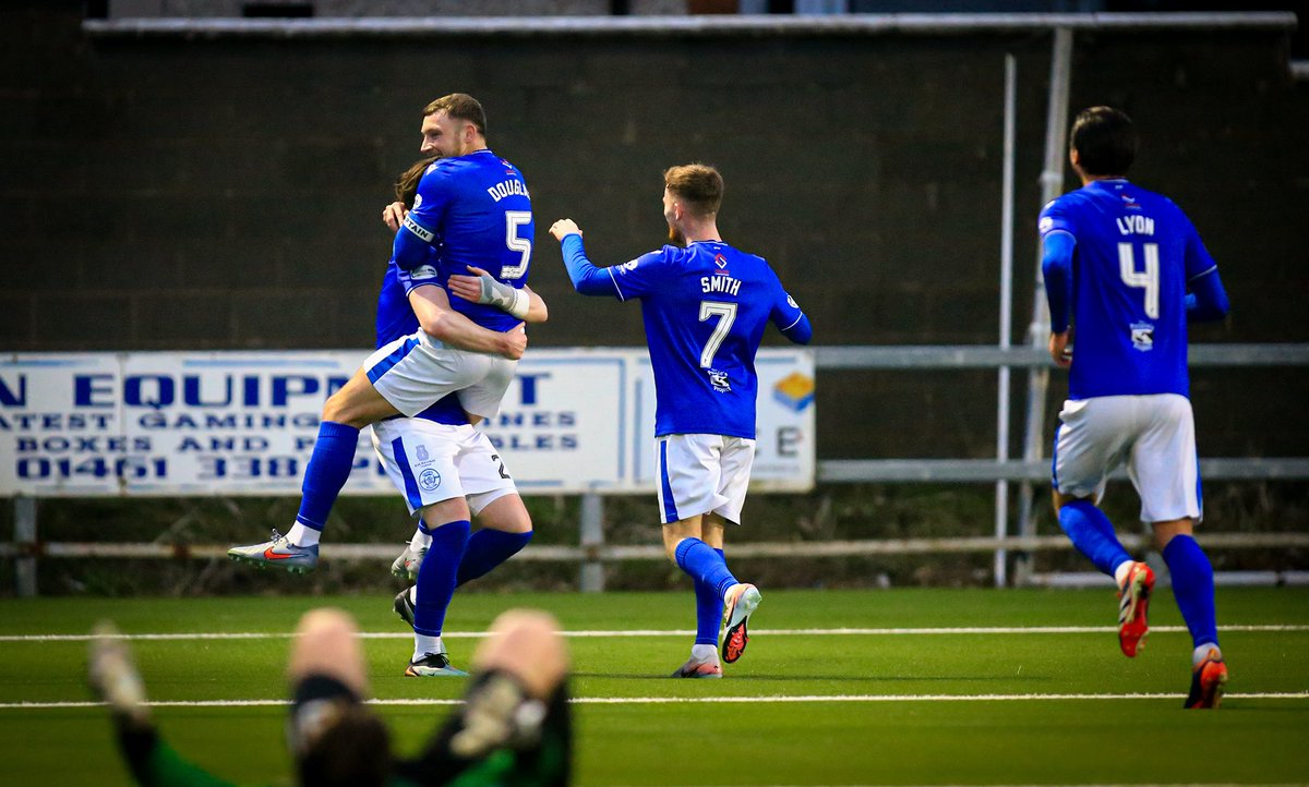 OfficialQosFC's tweet photo. The Skipper fires in his second! 💥 

#QOSHAM | #DoonHameForChristmas https://t.co/S7x1s45ITA