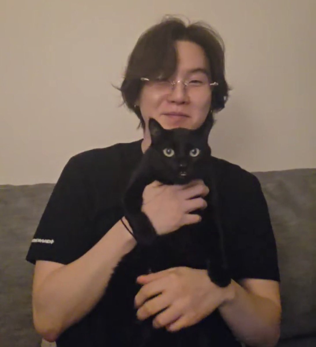 yoongi cat pics tweet media