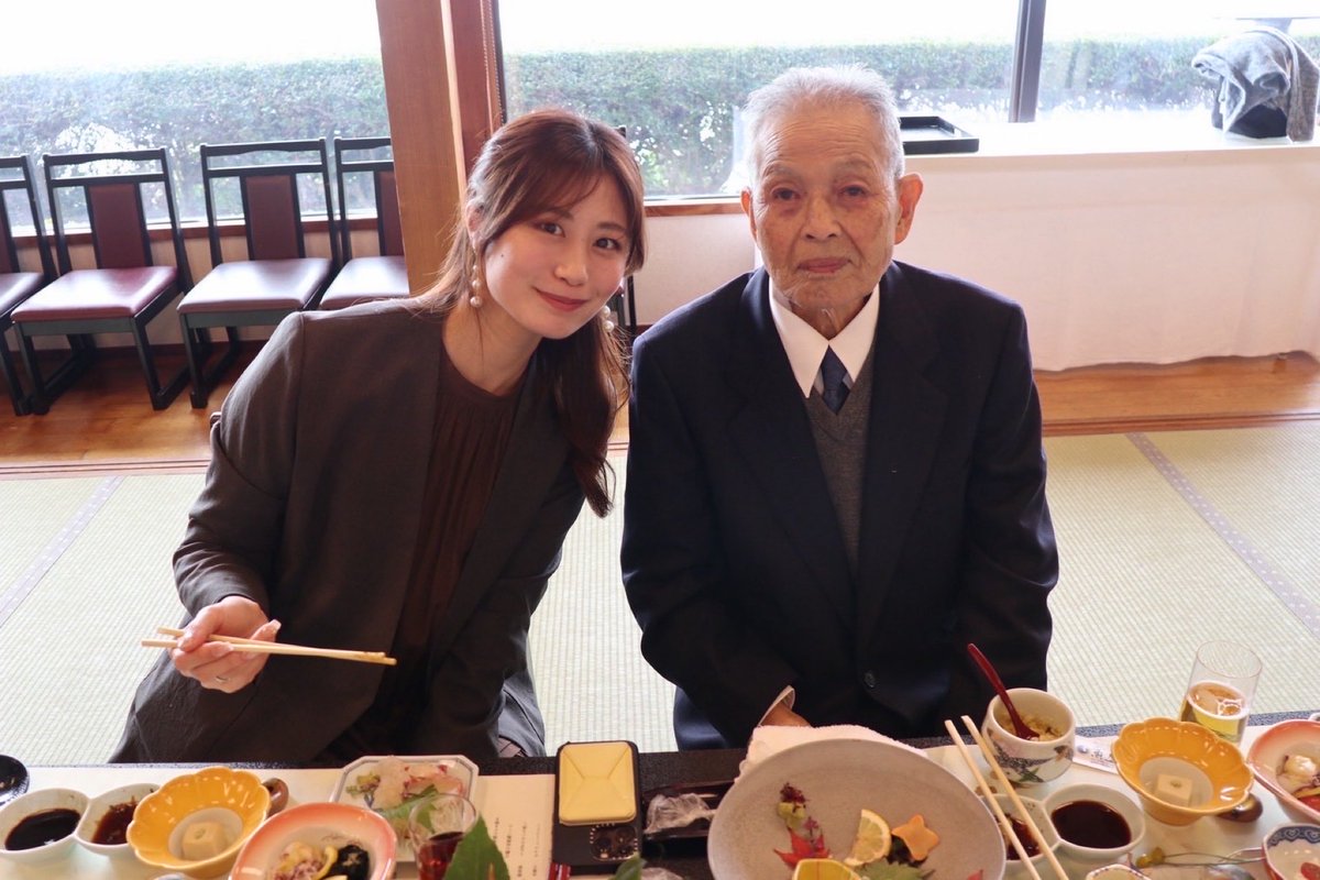 migiiidesu's tweet photo. 先日はお兄の結婚式でした🤵‍♂️

地元の宗像大社で挙式をして、その後親族で会食。
この日は任命された司会を頑張りました。

そもそも地元にこんないいお店があったとは知らなかった…
参列者全員が絶賛したお店でした🐟
また普通に食べに行きたいな。

📍魚屋 別館
https://t.co/IOXVGj4DPA https://t.co/i8iKmycRn1