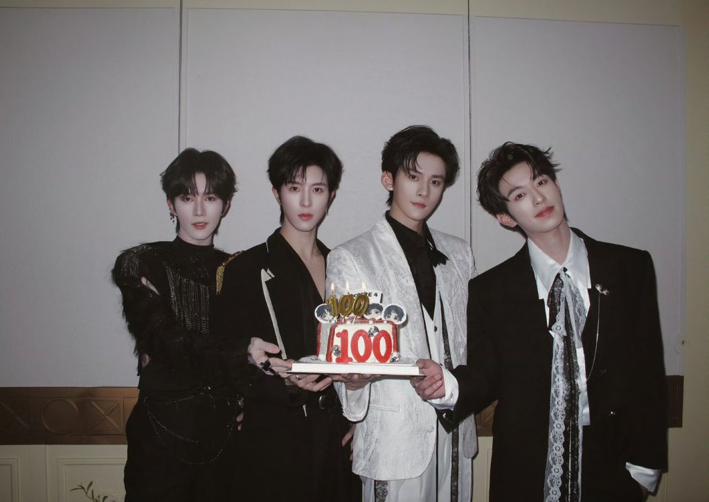 globalDESIRE4_'s tweet image. DESIRE4_ UPDATE
weibo.com/7987608577/524…

From 🇲🇴 to 🇲🇴, a 1️⃣0️⃣0️⃣ DAY journey of growth. Our story has only just begun, the eternal beginning of Desire4.
Let’s continue walking together into the future, writing even more moments of emotion, warmth, and beauty side by side.…