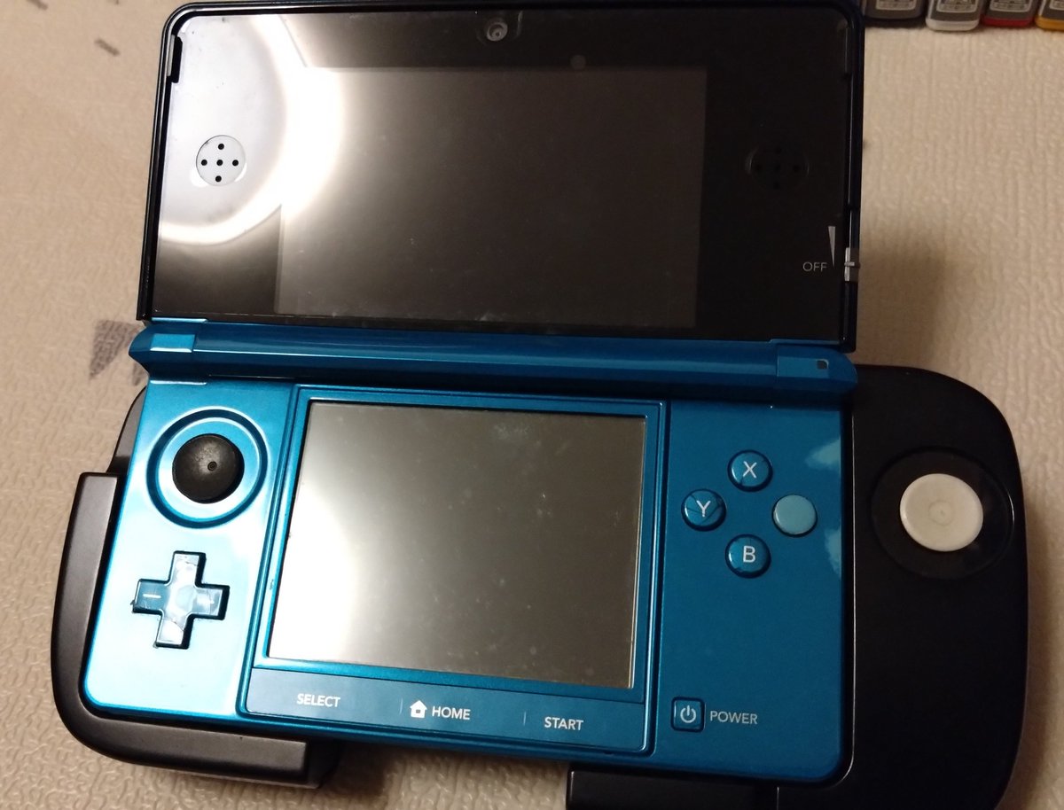 だいぶダメージを受けたかつての相棒を見るとちょっとテンション上がる
いや3Gからxxまで5作駆け抜けてるんだもんな…