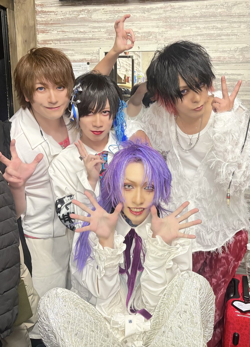 LAY ABOUT WORLD イザナ (@LAW_Izana) / Posts / X