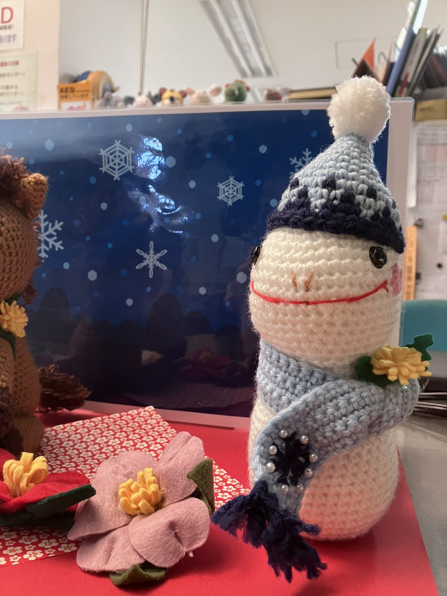 クリスマスが終わり、冬モード❄️に戻った奈良地区センターです

本日12/28〜1/4までは、年末年始休館となっています

今年も一年、センターまつりやコンサート、講座、お部屋のご利用、体育室個人利用など、皆さんにお越しいただきありがとうございました

良いお年を🎍

🐍あれ…？誰か来るみたい？