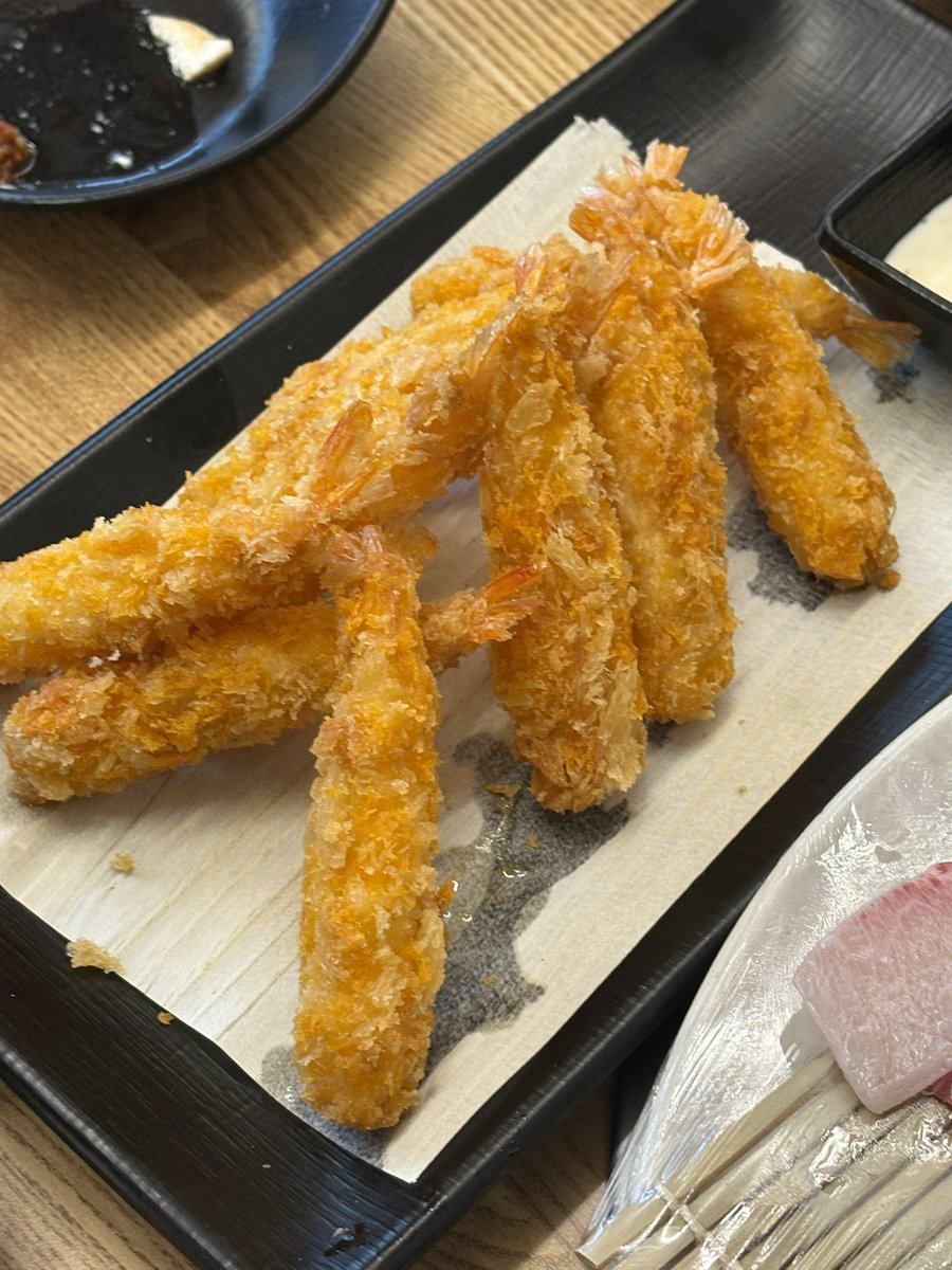 방어회 모듬회 새우튀김
여자셋이서 다먹음