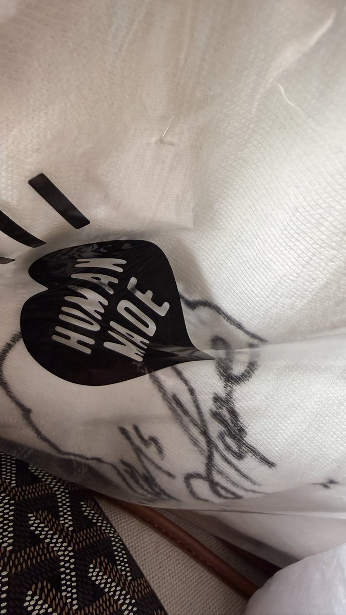 需要大聲鵝樂一下主辦單位：<a href="/_riversaint_/">𝙍𝙞𝙫𝙚𝙧𝙨𝙖𝙞𝙣𝙩⁷🍇🍀🎫 ⊙⊝⊜</a> 
第一次參加這樣阿米們線下的演唱會電影包場
阿米們都好善良又可愛💜
整個氣氛超好的～開心灑花

（時間緊湊，只有幾位阿米有拍到厚比簽名T，我真的是很抱歉ㅠㅠ）