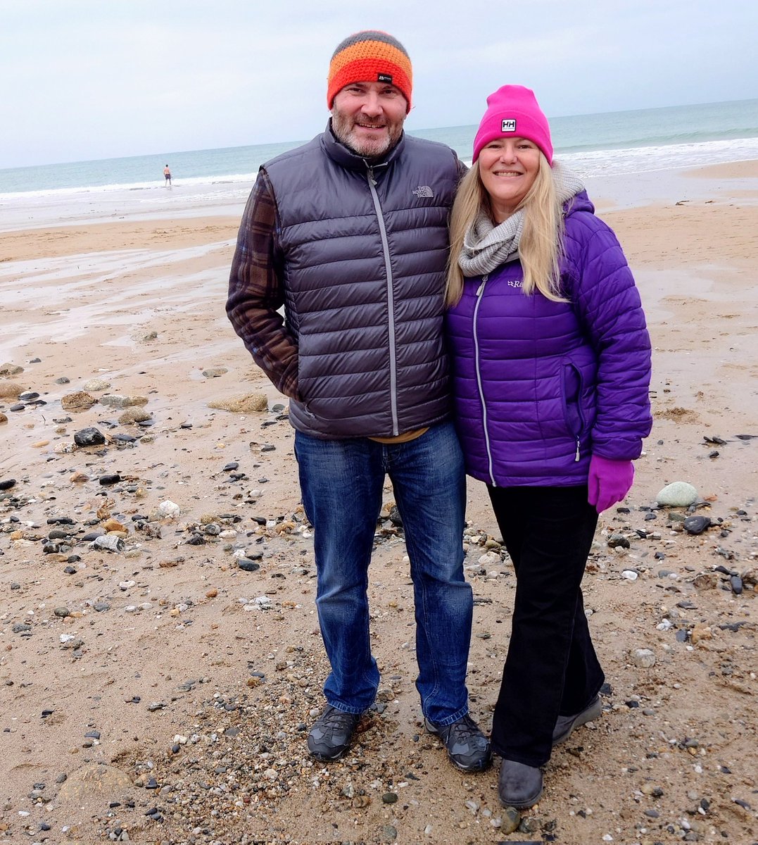 DebbieDaveT1's tweet photo. After several days of fairly intensive food and drink, it was lovely to get out for some fresh air and a walk with the family on Boxing Day.
#vanlife #travelblogger #cornwall #boxingday #beach #coast #praasands https://t.co/5GmaKo59Gs