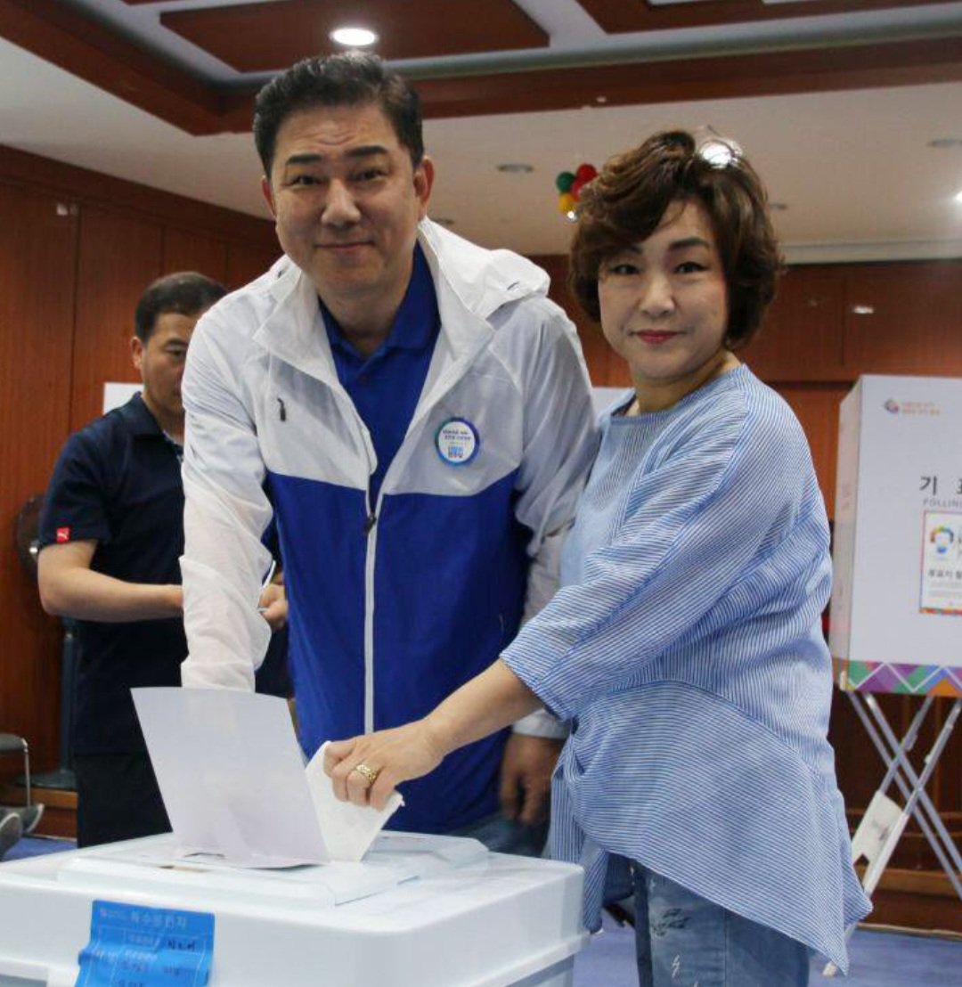 Archon7301's tweet photo. 정치가 이렇게 무서운거임..... https://t.co/g4YTrSGFWk