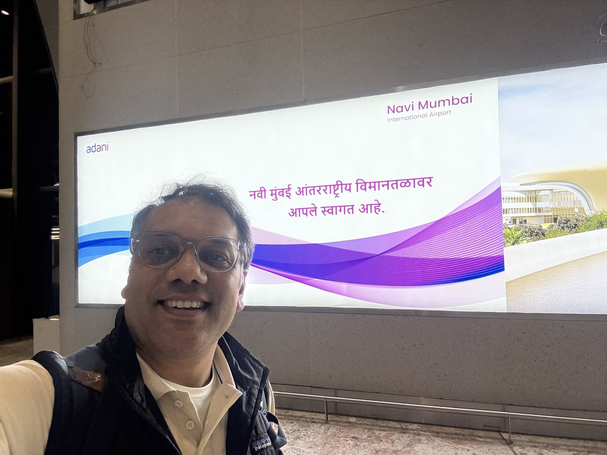 First time at the #NMI @navimumairport. Zero telecom network, so had to join the WiFi https://t.co/d