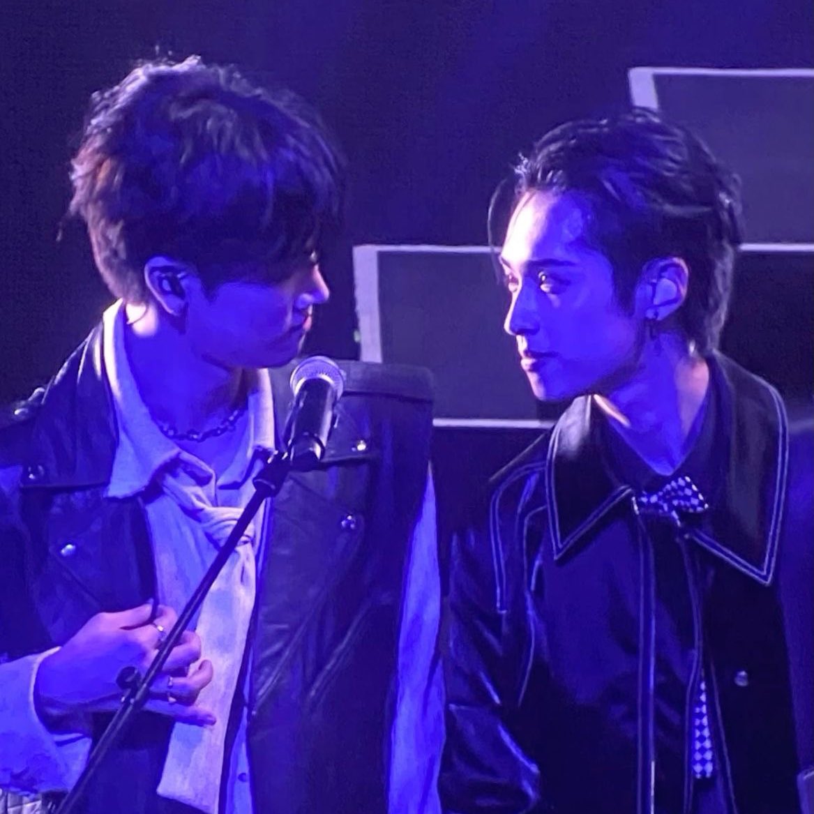 JungjiDevotee's tweet photo. do they not feed these guys why do they always looking at each other like they’re starving? https://t.co/Llkq8ryafs