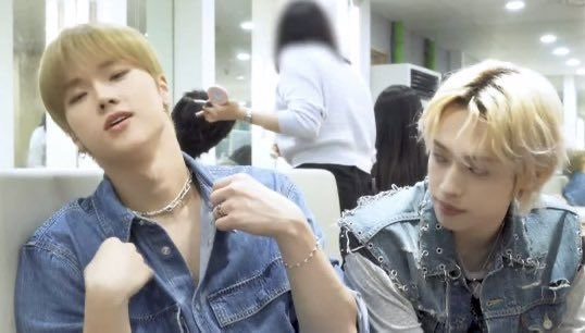 JungjiDevotee's tweet photo. do they not feed these guys why do they always looking at each other like they’re starving? https://t.co/Llkq8ryafs
