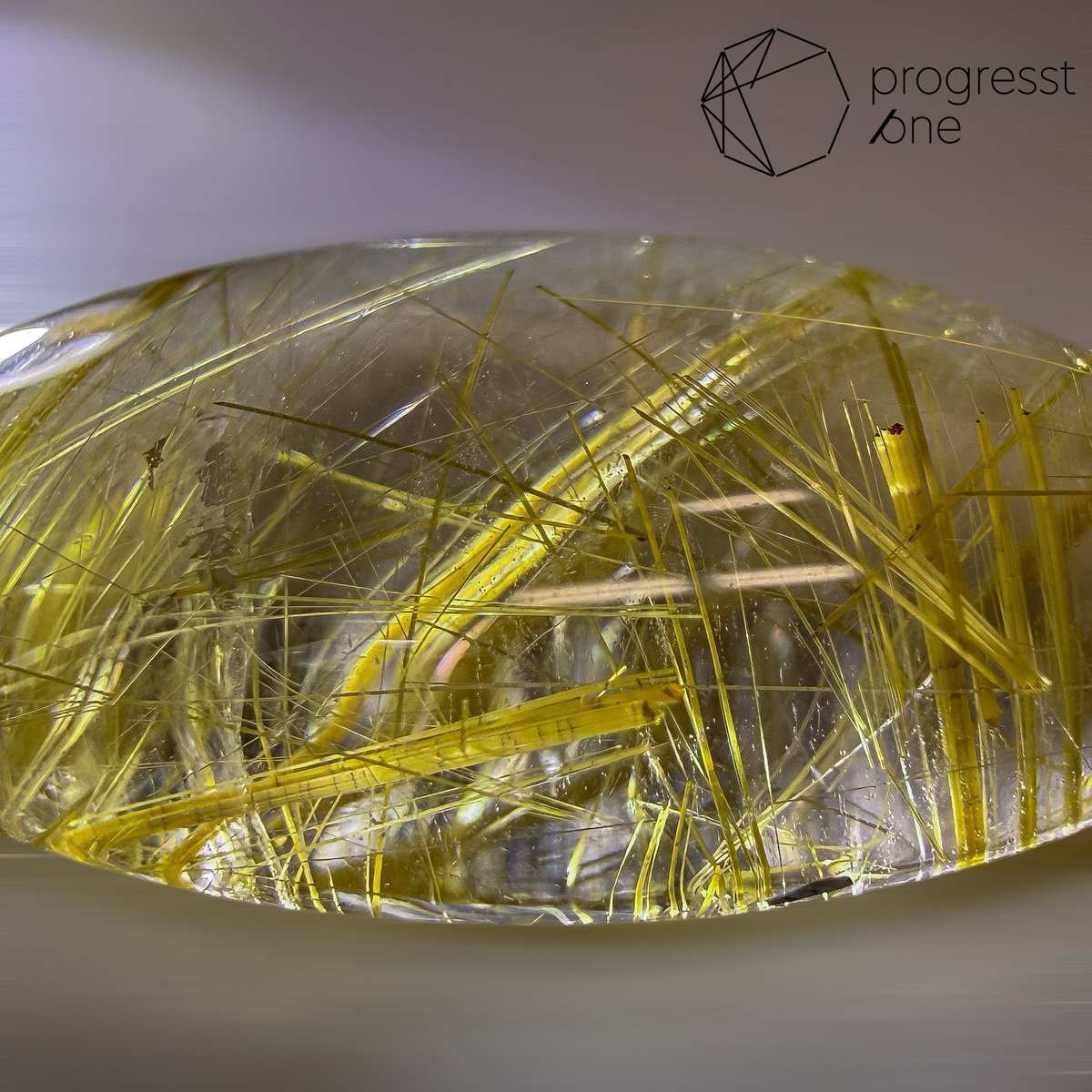 黄金ルチルは 昔から惹かれる 懐かしく切ない気持ちと 華やかで