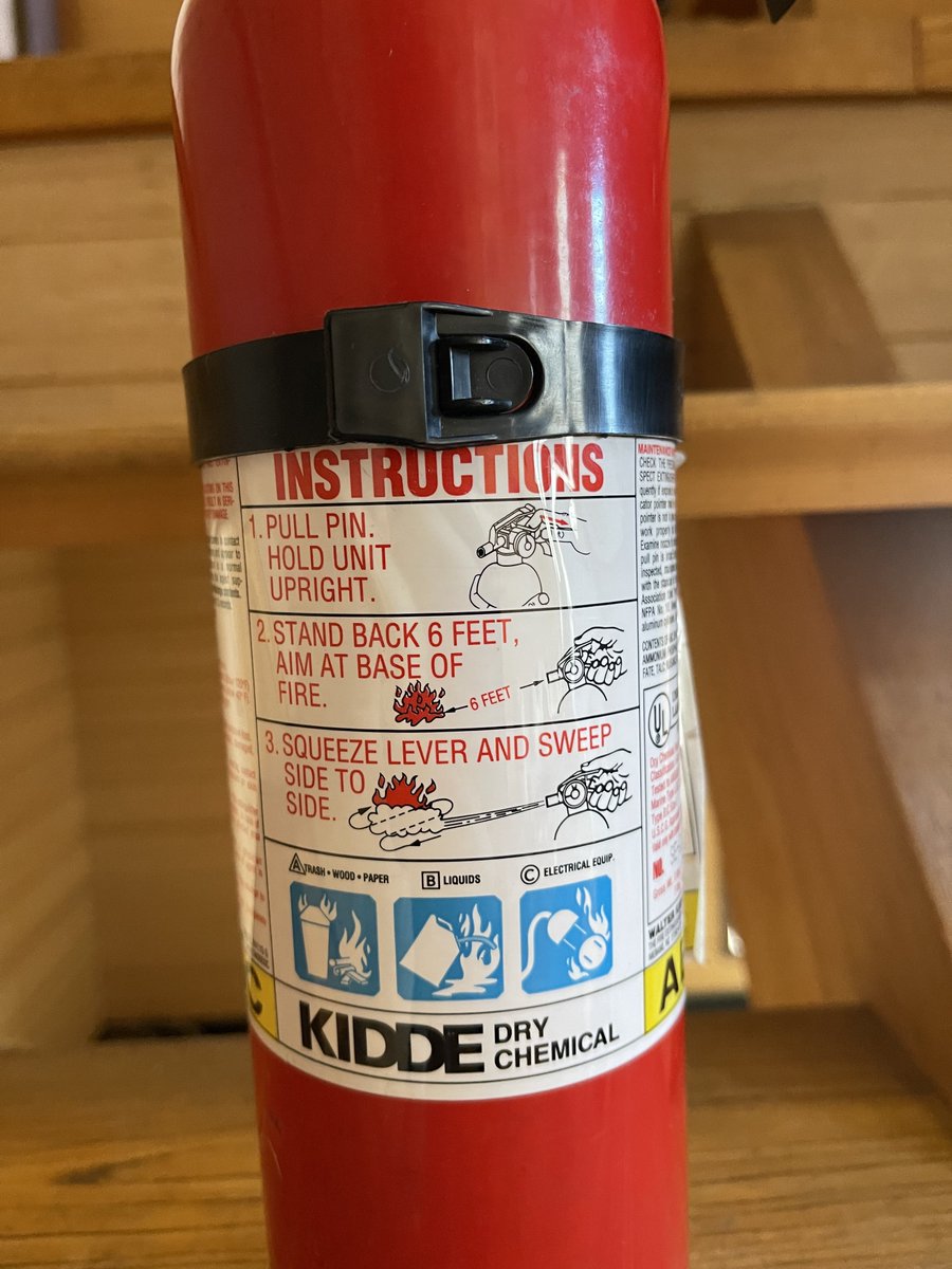 USDM消火器🧯 米軍基地の解体で不必要になったから貰ったやつ！ 皆んな