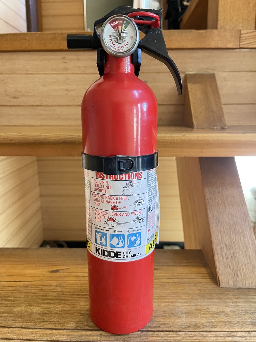 USDM消火器🧯 米軍基地の解体で不必要になったから貰ったやつ！ 皆んな