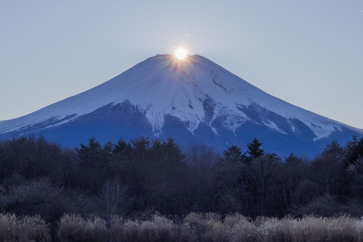 山中湖花の都公園付近で見たダイヤモンド富士です💎🗻富士山頂に太陽が沈むシーンはいつ見ても感動します✨
明日は年内最後の仕事、頑張ります💪