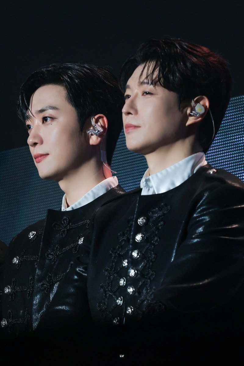 유토피아 박물관에서 조각상 보고 왔습니다 .
🗿🗿✨️

#고우림 #배두훈 #KOWOORIM #BaeDooHoon 
#포레스텔라 #Forestella