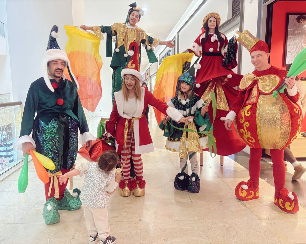 dondurması bitmiş külahı kalmış orkestra şefiliğine aday bir küçümen gördünüz müü 😃🥰❤️🥰
#gökçekız 
#anneannebalı ❤️