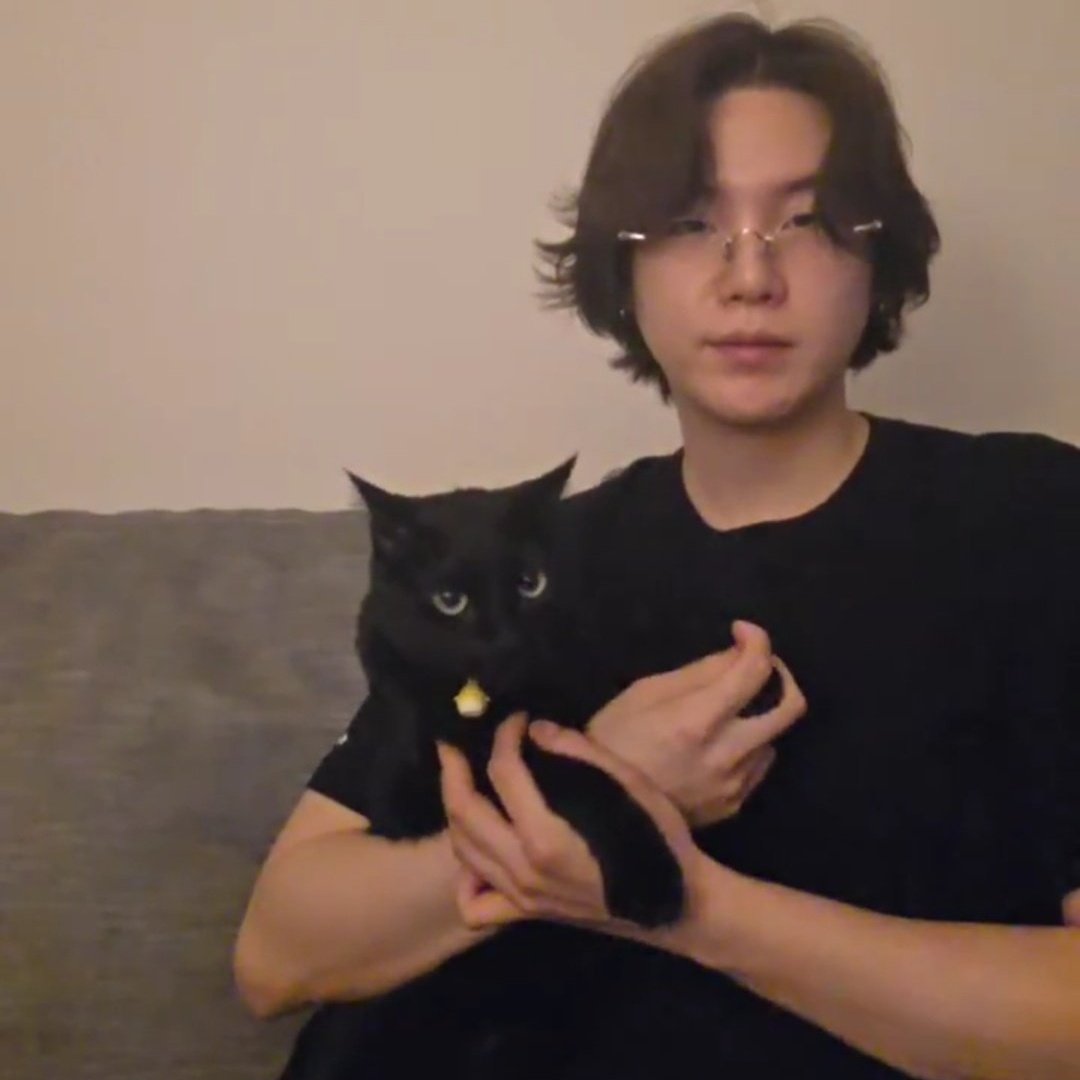 botmeowgi's tweet image. father and son