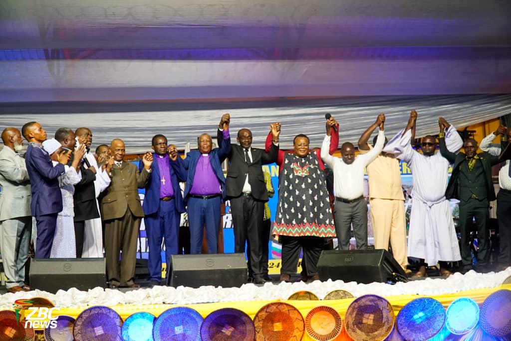 ZBCNewsonline's tweet image. The 9th National Thanksgiving and Dedication Service wrapped up this afternoon at the ZITF Grounds in Bulawayo, with officials, clergy, and congregants committing the nation to prayer and reflection for the year ahead.  

#ThanksgivingService #Bulawayo #NationalDedication #ZBC