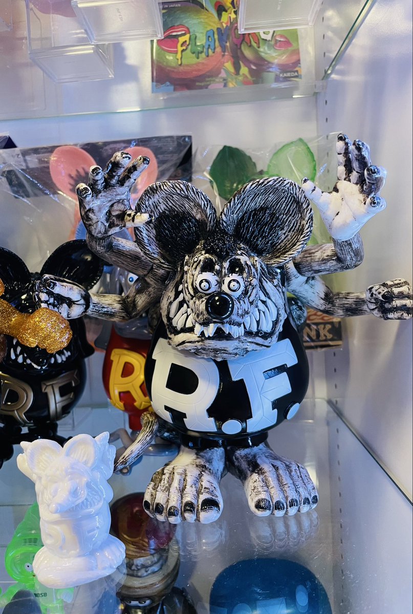 RATFINK #ラットフィンク @BlackBookToy モノクロかっこよ😍- ̗̀🤍🖤 ̖́-