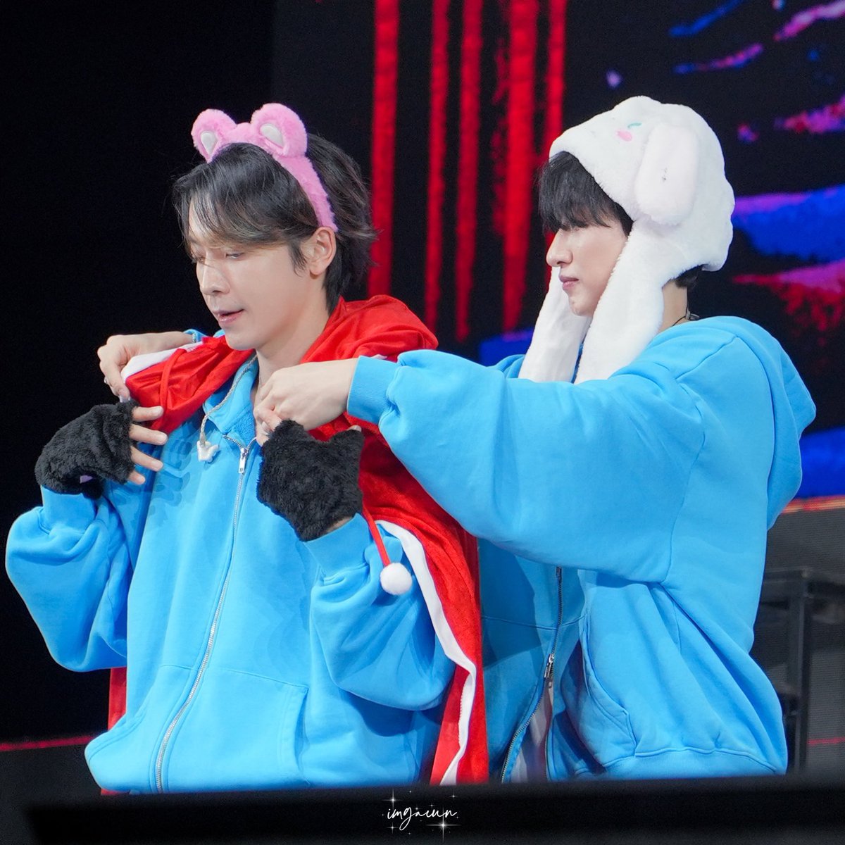 imgaeun99's tweet image. 떠해 공주님 꾸미중🤲🏻

251228 SUPER JUNIOR D&amp;amp;E FAN PARTY &amp;lt;HOME COMING&amp;gt; 

#동해 #DONGHAE 
#은혁 #EUNHYUK
@donghae861015 @AllRiseSilver