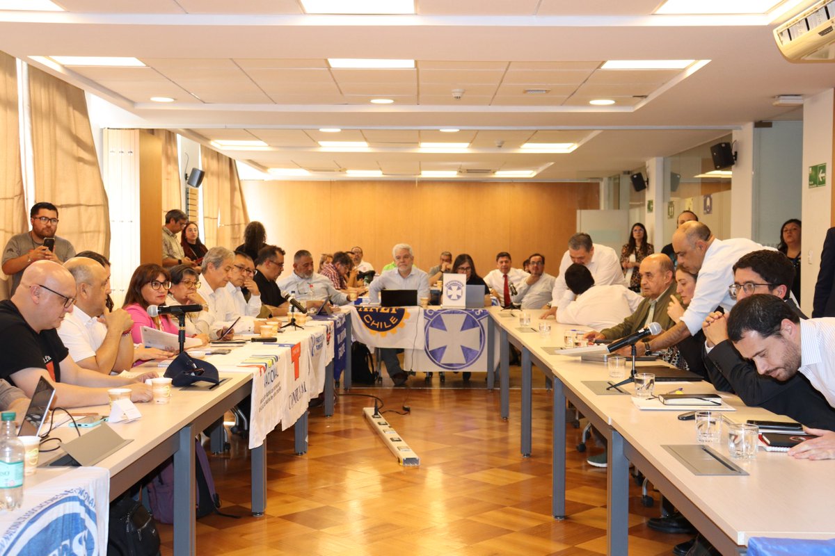 #Noticia: Protocolo de reajuste, no suscrito por ANEF, define materias salariales mientras continúa el debate parlamentario: anfuchid.cl/protocolo-de-r…