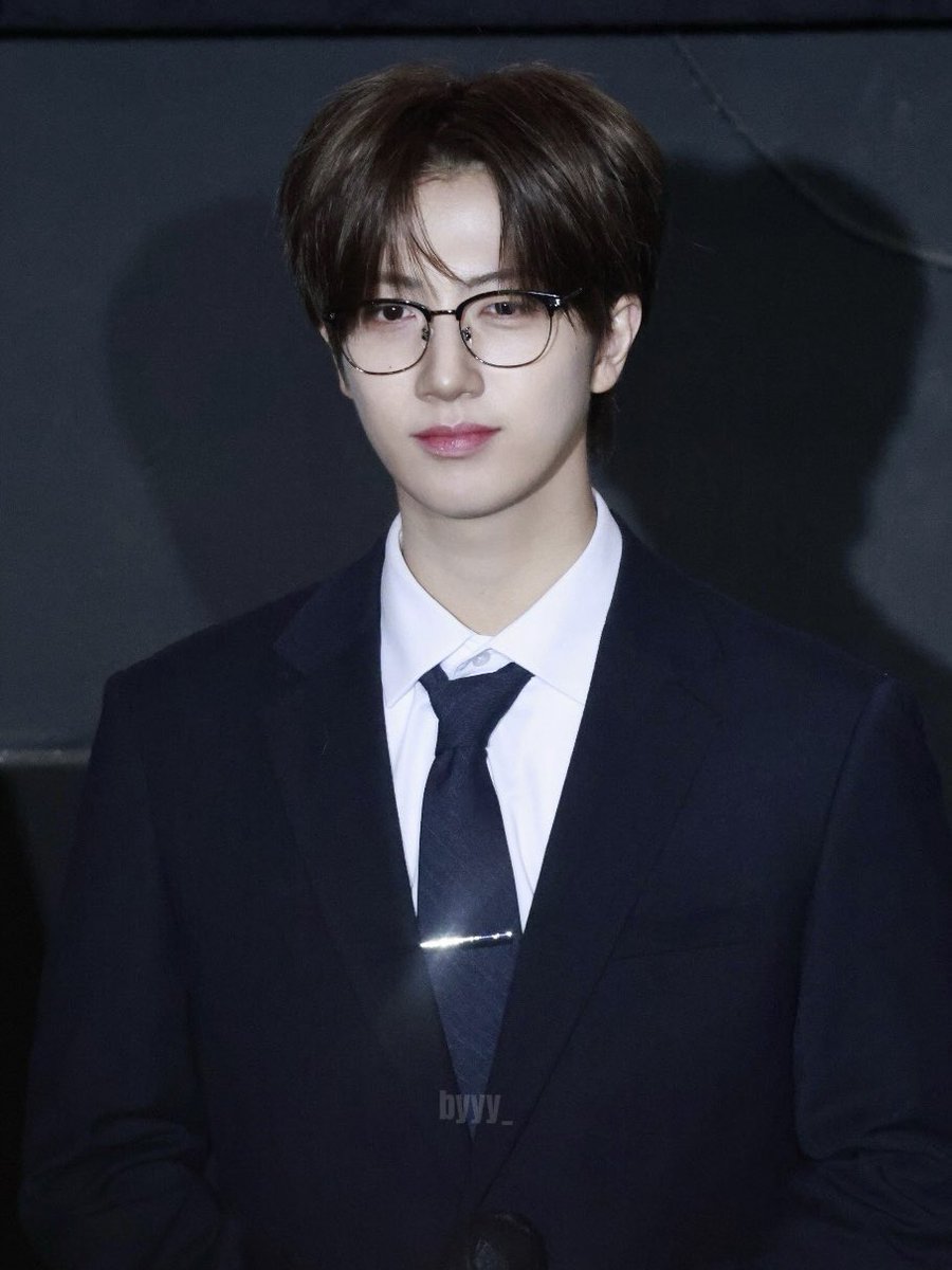 byyy_Yan's tweet photo. 251228 타운홀미팅👓
#크래비티 #원진 #WONJIN https://t.co/UiPoOrKCKy