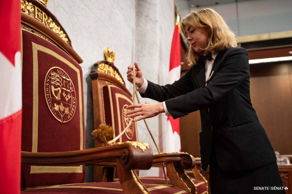 SenateCA's tweet image. Behind every sitting of the Senate is a team of pages preparing the Chamber to support senators and the smooth functioning of parliamentary proceedings. 

Apply now for your chance to be part of the 2026–2027 cohort: ow.ly/i9WQ50XNcj1 

#SenCA