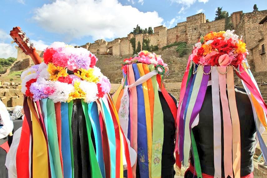 Con más antigüedad que el propio Flamenco, el Verdial Malagueño es el Fandango más antiguo del mundo. Origen y espejo de todos los fandangos de España y Ultramar.
#Málaga #Verdiales