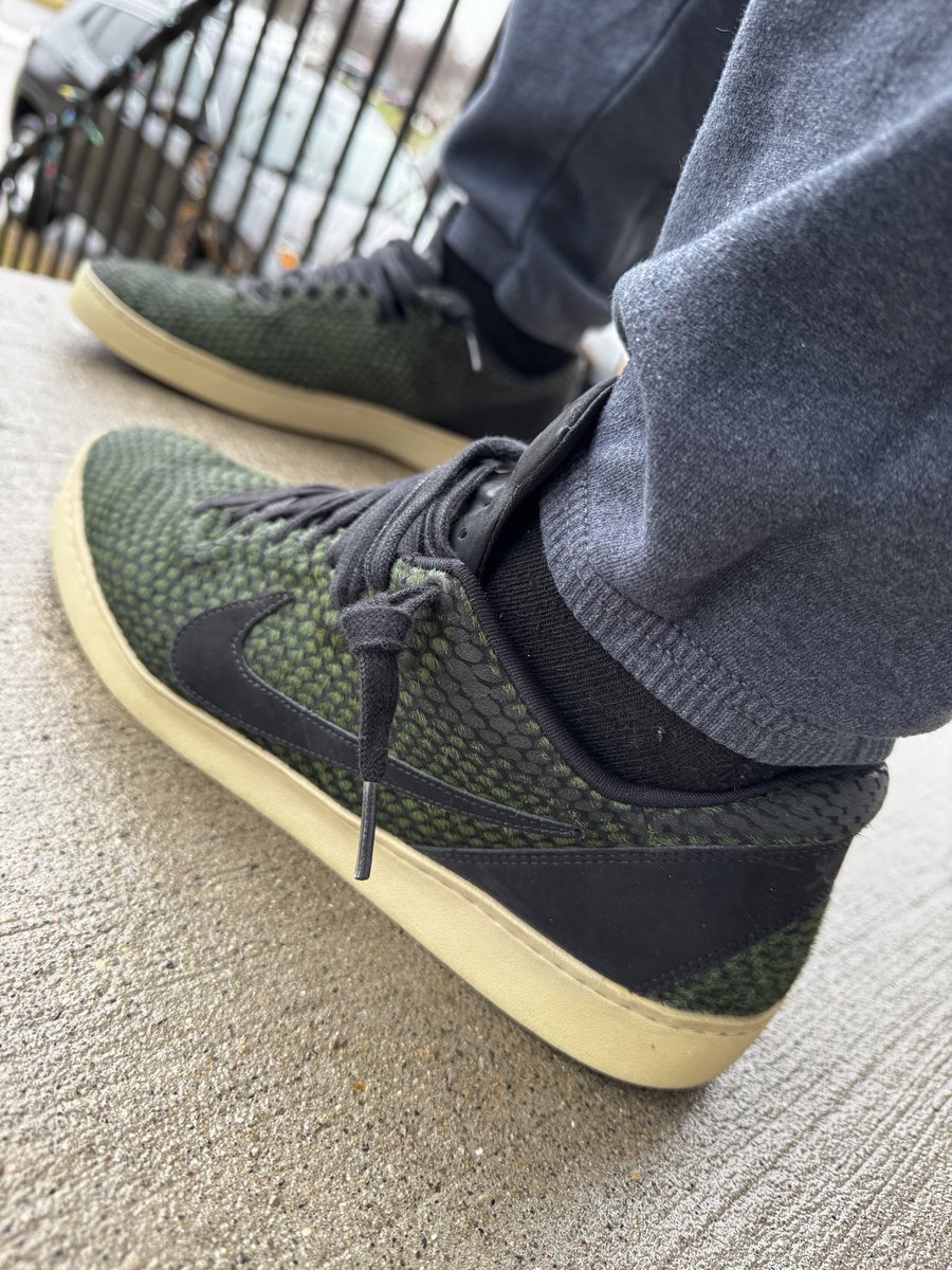 GreenGoblin734's tweet photo. Day 28 of #31DaysofMamba Nike Kobe 8NSW Lifestyle LE ‘Gorge Green’ #Nike #Kobe #SNKRS #KOTD #Kotd #MambaForever #mambamentality #ripkobe #ripgigi #YearOfTheMamba #YourSneakersAreDope #yourshosaredope #SNKRSKickcheck #HappyNewYear #HappyHolidays #HappyNewYear2026 https://t.co/7wlMPyvbjO