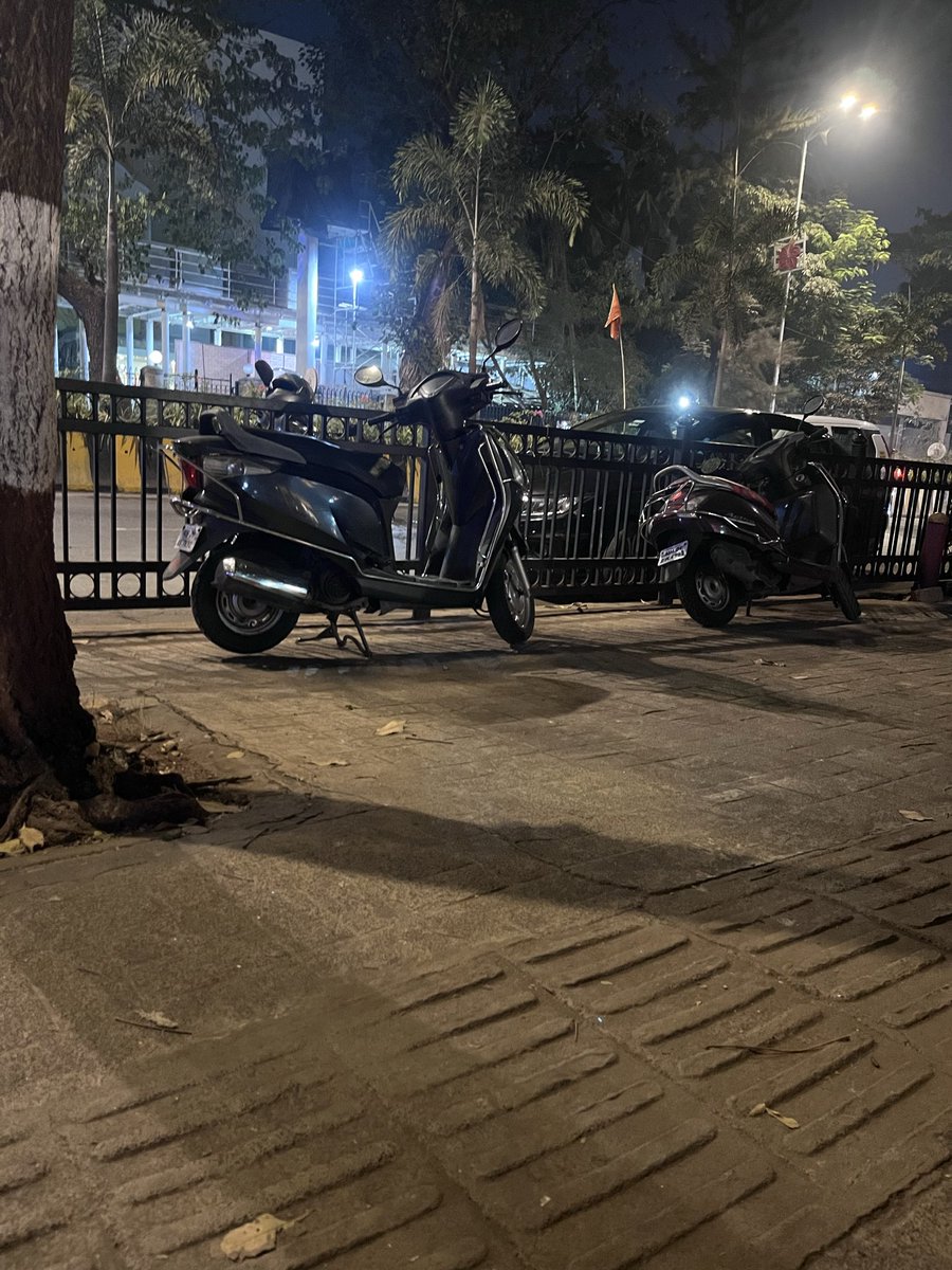 isostar_82's tweet photo. Which provision of the Motor Vehicles Act allows people to ride and park their bikes on the footpath at Shivaji Park Gate 2/3on Savarkar Marg?
And that too in front of udyan ganesh police station.
@MTPHereToHelp @CMOMaharashtra @MMVD_RTO @Dev_Fadnavis @MumbaiPolice @mid_day https://t.co/fRPVA0sdVJ