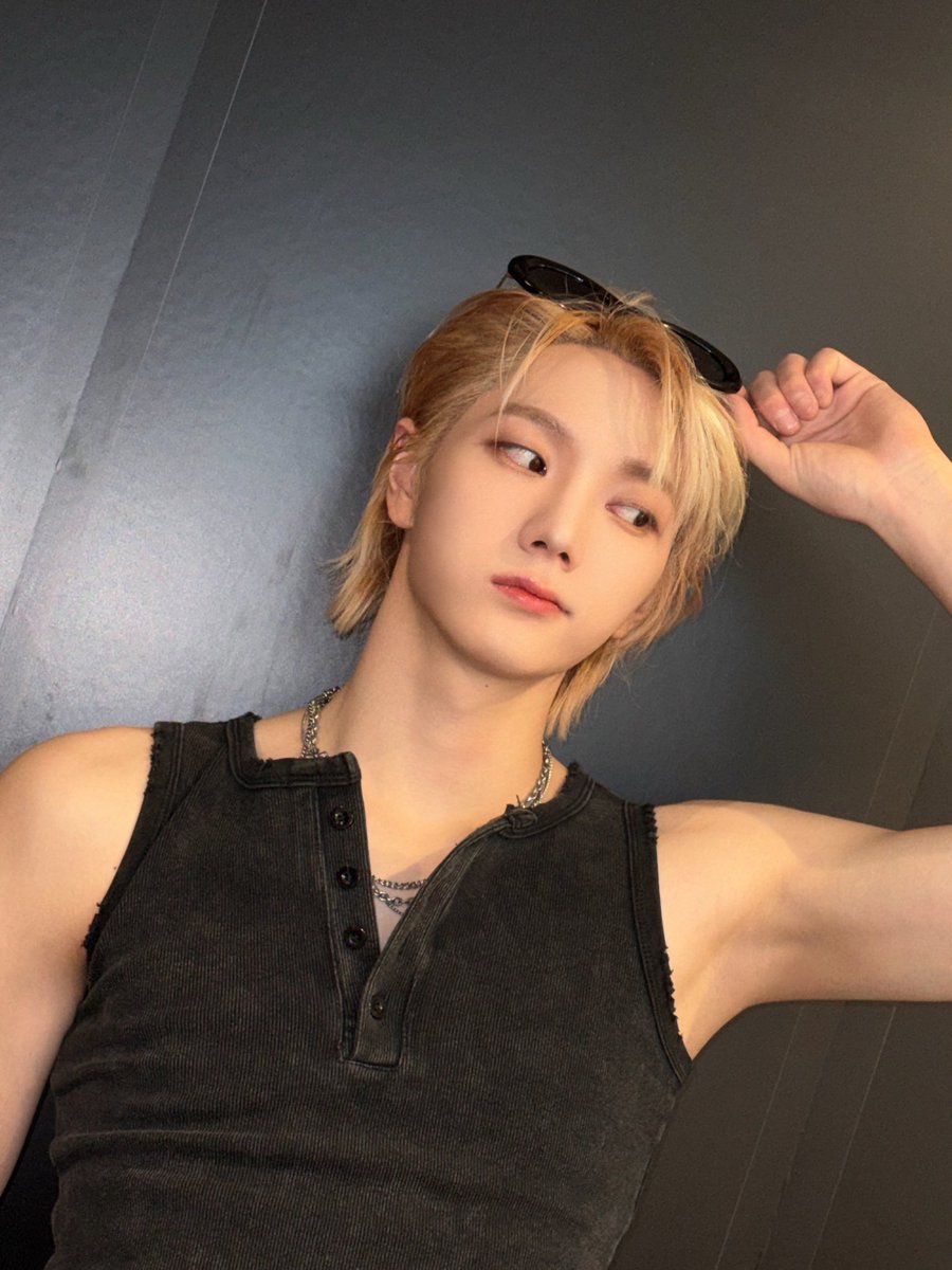 yeppinara's tweet image. ⠀ 

「 #TATANGGA_NATION 」

🗯️ 𝗡𝗔𝗥𝗔 : Siapa yang udah siap tahun baru????

⠀