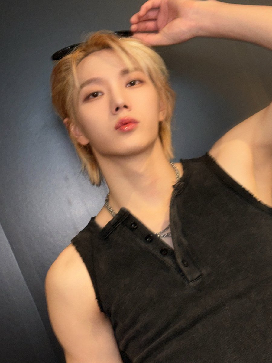 yeppinara's tweet image. ⠀ 

「 #TATANGGA_NATION 」

🗯️ 𝗡𝗔𝗥𝗔 : Siapa yang udah siap tahun baru????

⠀