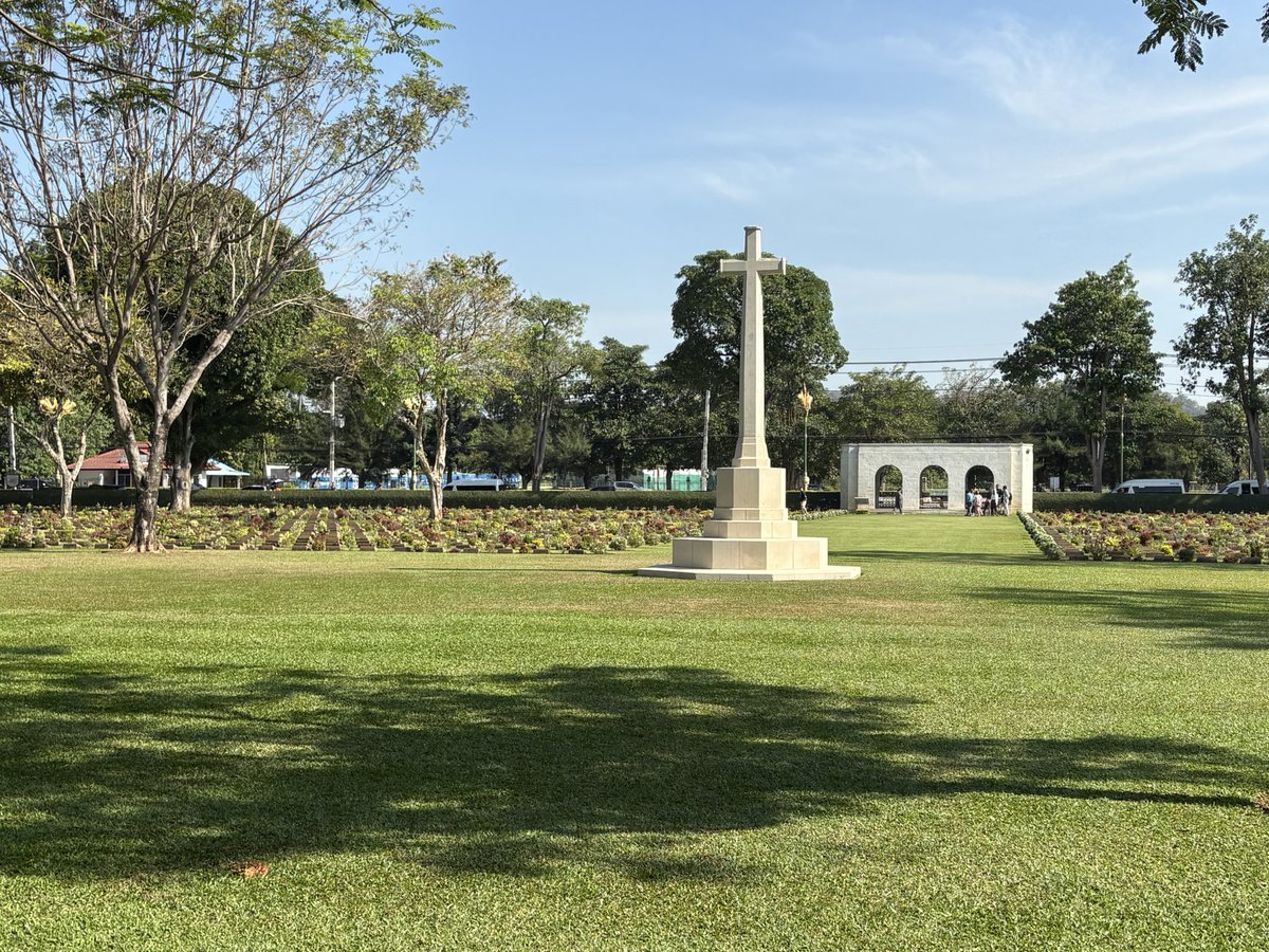 RHHol7's tweet photo. Kancharaburi Cemetery, the Bridge over the River Kwai and Hellfire Pass

Inspiring and yet humbling…. https://t.co/kbIbh1S29l