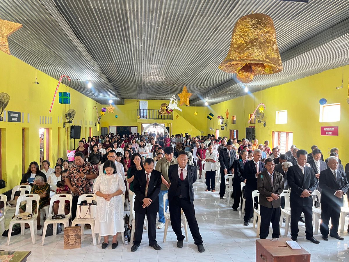 04_pedan's tweet photo. Serka Sigit P Koramil 04/Pedan melaksanakan Pengamanan Perayaan Hari Raya Natal Di Gereja  Pantekosta Pedan.
#Kodim0723Klaten
#Korem074Wrt
#KodamIVDiponegoro https://t.co/sYGIKZUF9C