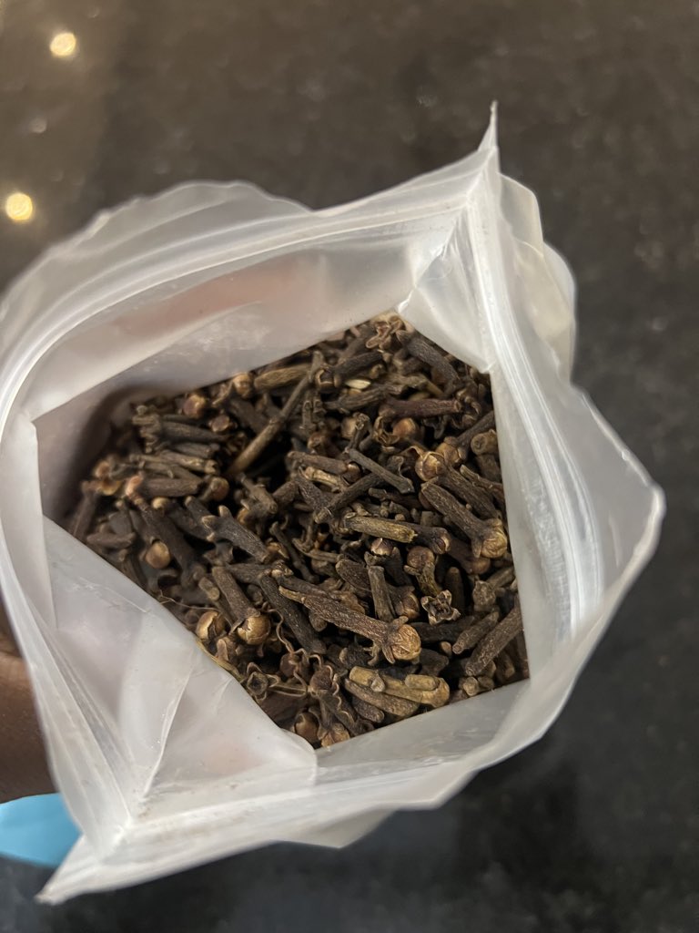 SomoinaKapeen's tweet photo. Cloves ni herb moja very versatile! Unaumwa na meno ama ukona cavity? Chew a clove bud or two..it is a great antibiotic and it also freshens your breath ajab!

It regulates blood sugar when taken as tea..You can use it ikiwa plain ama use na Ceylon Cinnamon! 

Cloves also aid in digestion so one cup of clove tea after food ni greatness tupu!
