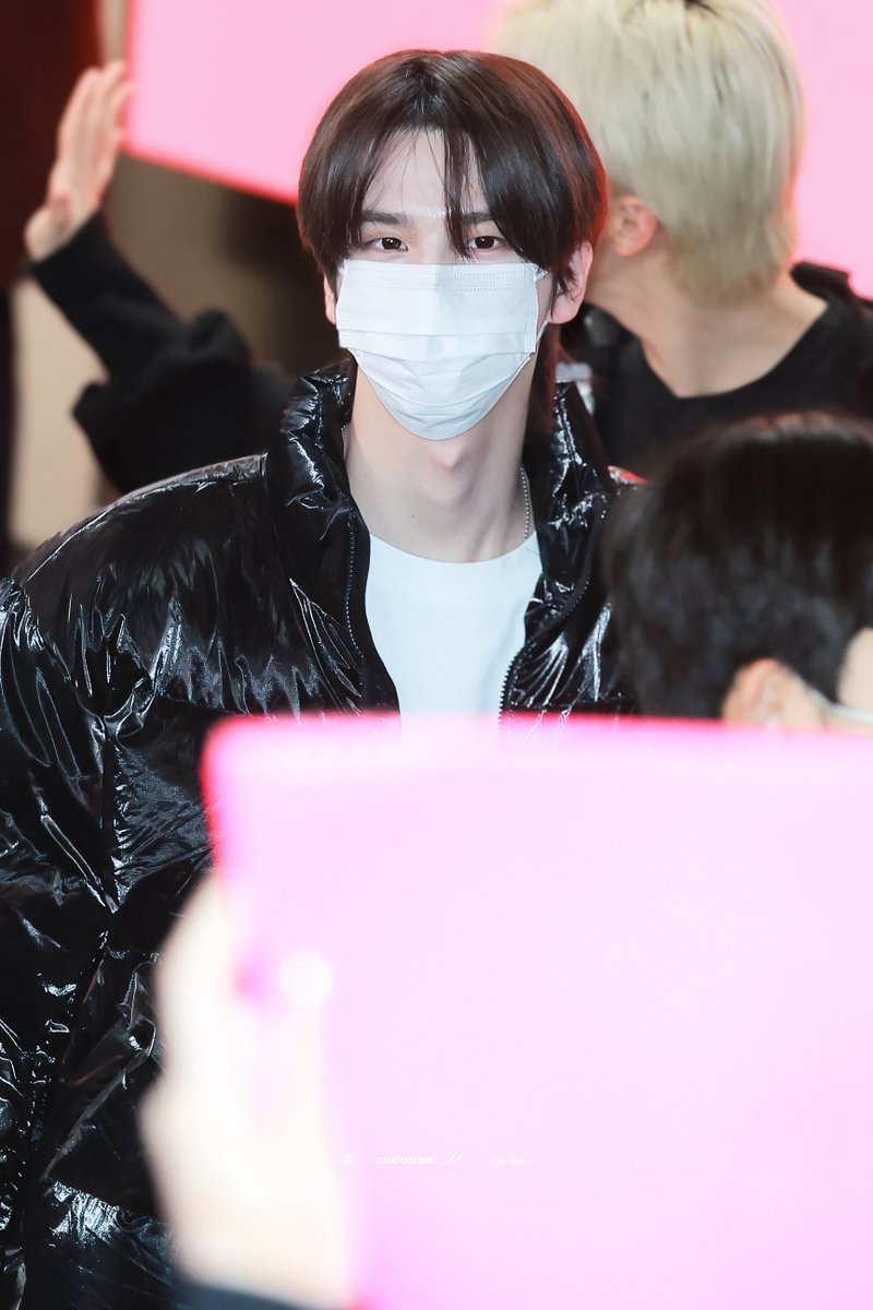 carousel_U tweet media