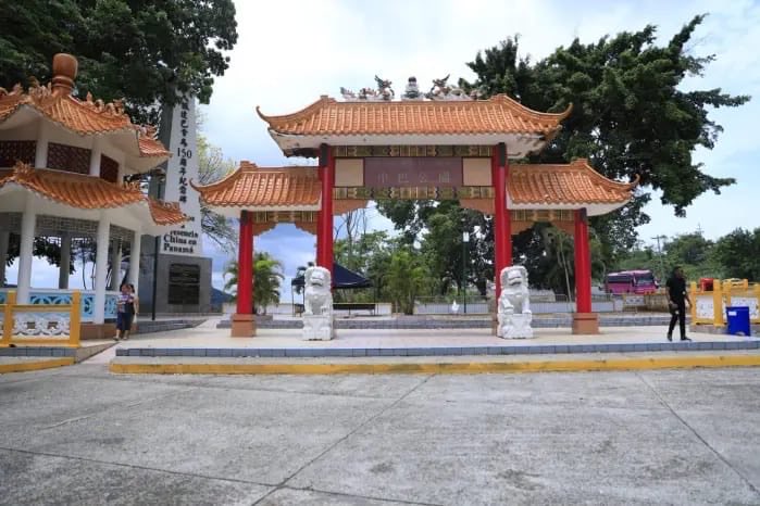 Repudiamos el vandalismo contra el monumento en honor a los 150 años del pueblo chino en Panamá, que niega el aporte social, económico y cultural de la etnia china al Estado panameño