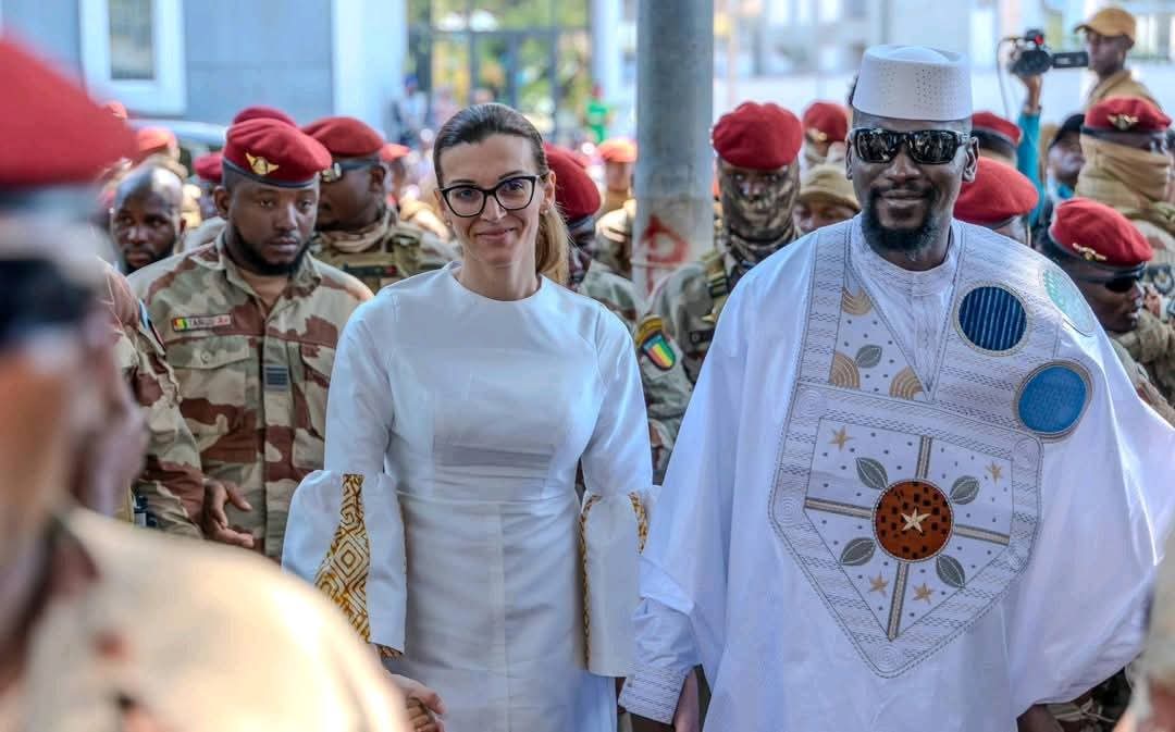 cecild84's tweet image. Former French spy turned Guinean 1st lady, cast her ballot in Guinean elections.