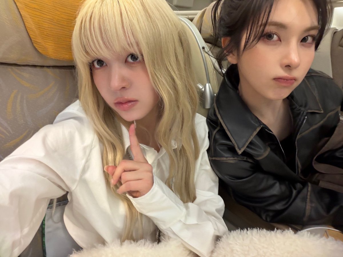 WE_NMIXX's tweet image. 평소에는 사랑을 그렇게 많이 주는 사람인데 생일엔 너가 사랑 잔뜩 받았으면 좋겠어! 내가 잃은 우리 함께 있는 사진들 생각하면 조금 슬프지만… 앞으로 더 좋은 추억들 많이 만들자!! 생일 축하해!!! 🎈

#NMIXX #엔믹스 
#릴리 #LILY 
#배이와_함께_여전히_서로겠지
#OurSolshineDay