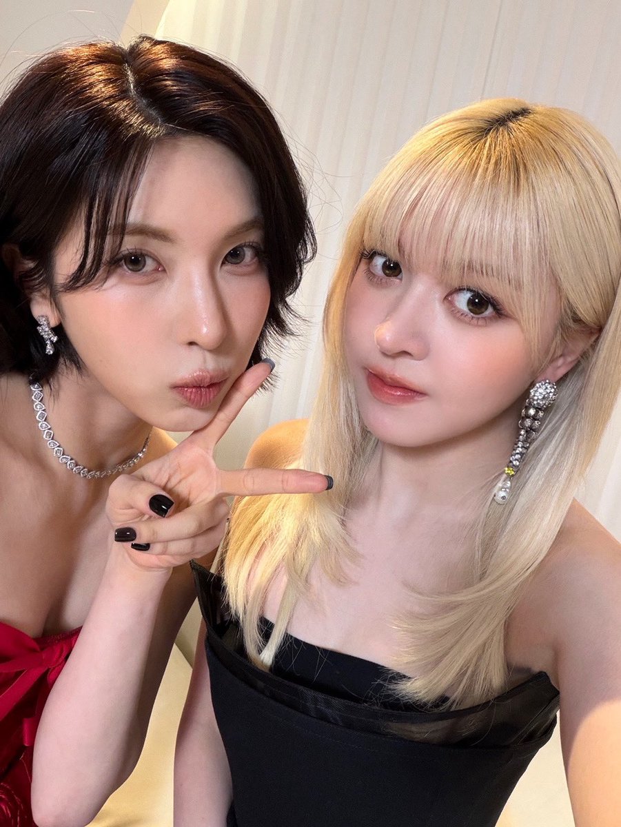 WE_NMIXX's tweet image. 평소에는 사랑을 그렇게 많이 주는 사람인데 생일엔 너가 사랑 잔뜩 받았으면 좋겠어! 내가 잃은 우리 함께 있는 사진들 생각하면 조금 슬프지만… 앞으로 더 좋은 추억들 많이 만들자!! 생일 축하해!!! 🎈

#NMIXX #엔믹스 
#릴리 #LILY 
#배이와_함께_여전히_서로겠지
#OurSolshineDay