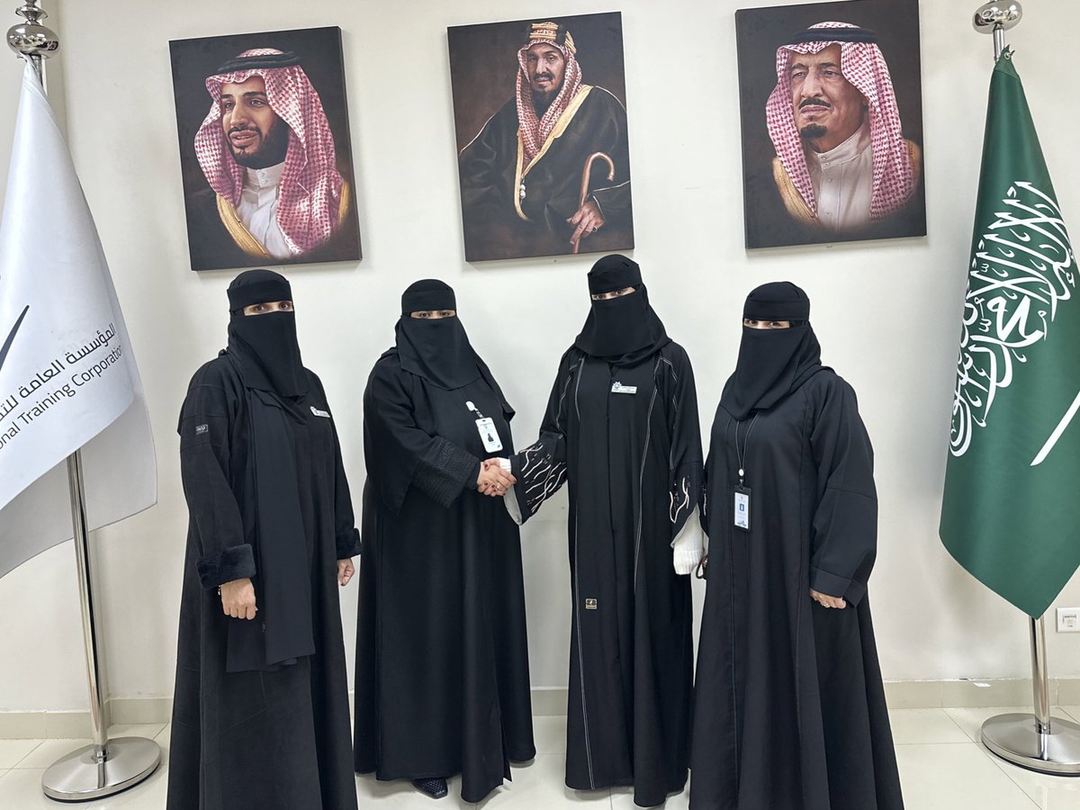 #التدريب_التقني
قام فريق الجودة بالإدارة العامة للتدريب التقني والمهني بمنطقة عسير بعدد من الجولات التفقدية لعدد من المنشآت التدريبية بالمنطقة للأشراف على بدء أعمال الأختبارات النهائية للمتدربين .